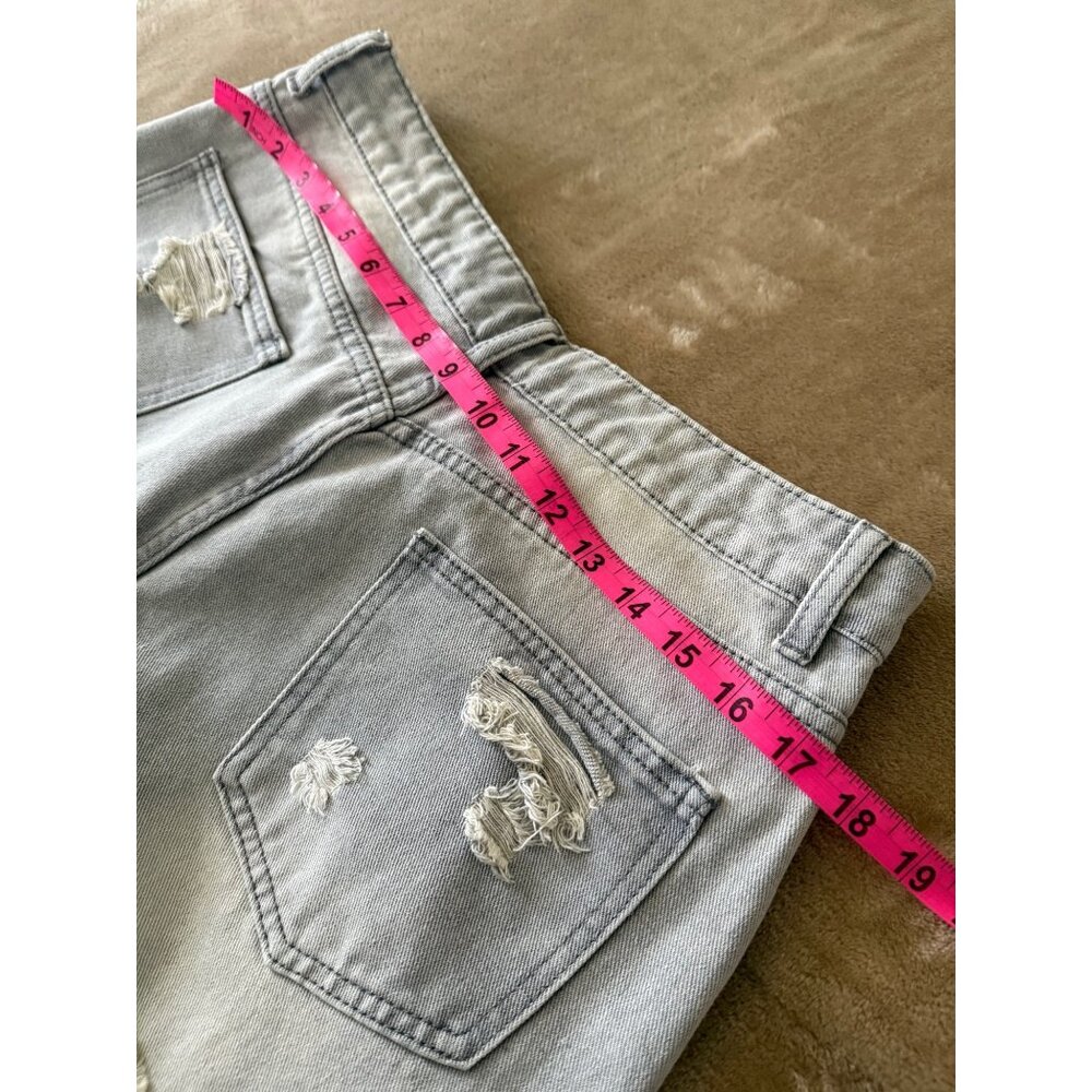 Fashion Nova Light Wash Distressed Denim Jeans Size Large Streetwear Fit - Picture 4 of 11